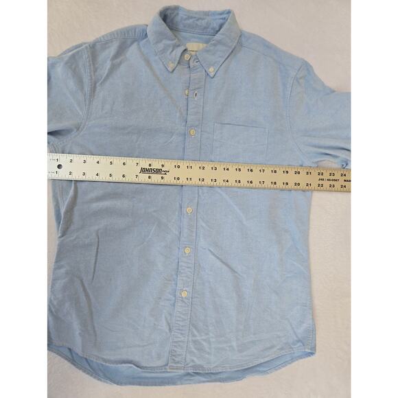American Eagle Women’s Medium Classic Fit Light Blue Long Sleeve Shirt - Picture 3 of 5